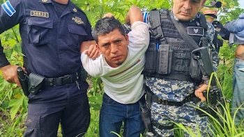 Tres sujetos irrumpieron en una vivienda, amenazaron a la familia con un arma de fuego y obligaron a la menor a salir de su hogar. (Foto cortesía PNC)