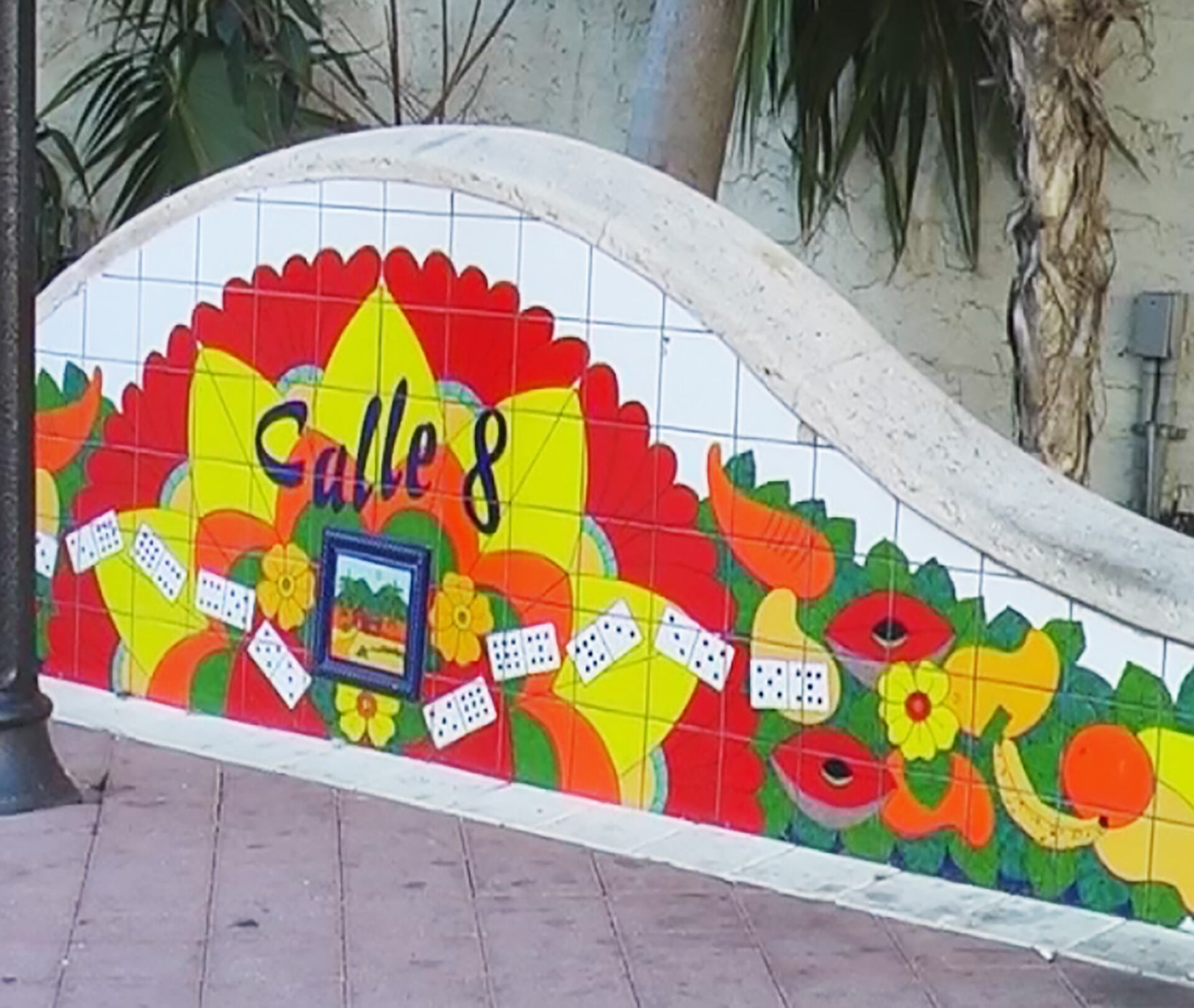 La calle 8 es una de las avenidas centrales del barrio de exiliados cubanos (@correcaminosmundo)