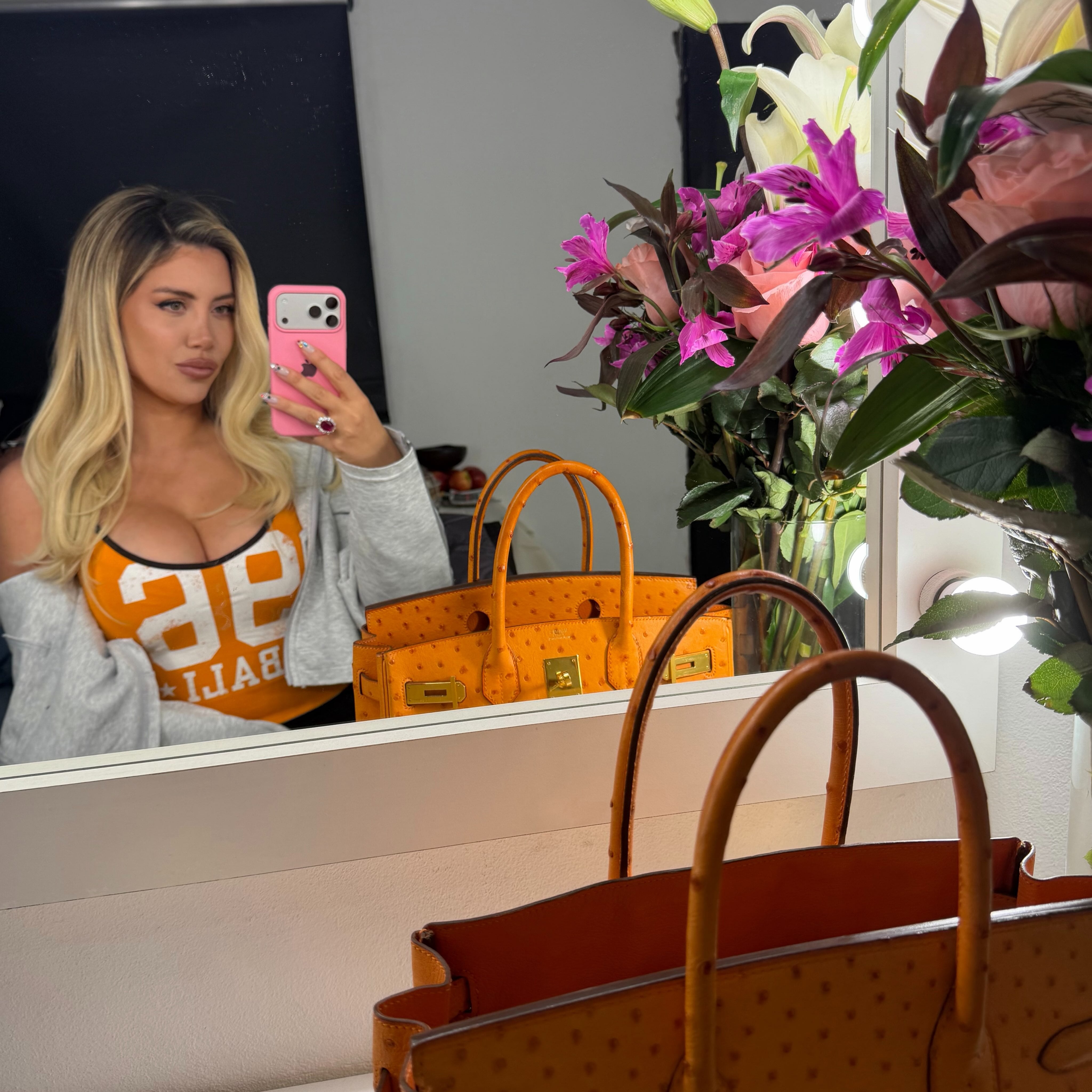 La conductora logró combinar su conjunto con la Birkin (Instagram)