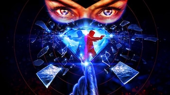 Fue una de las más sorprendentes y atrevidas películas de 2025, no pasó por cines y por fin llega a plataformas: “La mejor historia de James Bond jamás hecha”