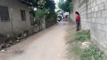 Vecinos del sector relataron haber escuchado múltiples disparos antes de encontrar a los jóvenes sin vida sobre la calle. (FOTO: Tu Nota)