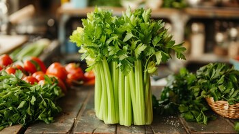 La OMS alertó que muchas personas piensan que al tomar el jugo ya es suficiente y no comen la ración diaria de alimentos vegetales recomendada por día (Imagen Ilustrativa Infobae)