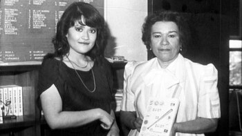 Ana Luisa Perea (derecha), la