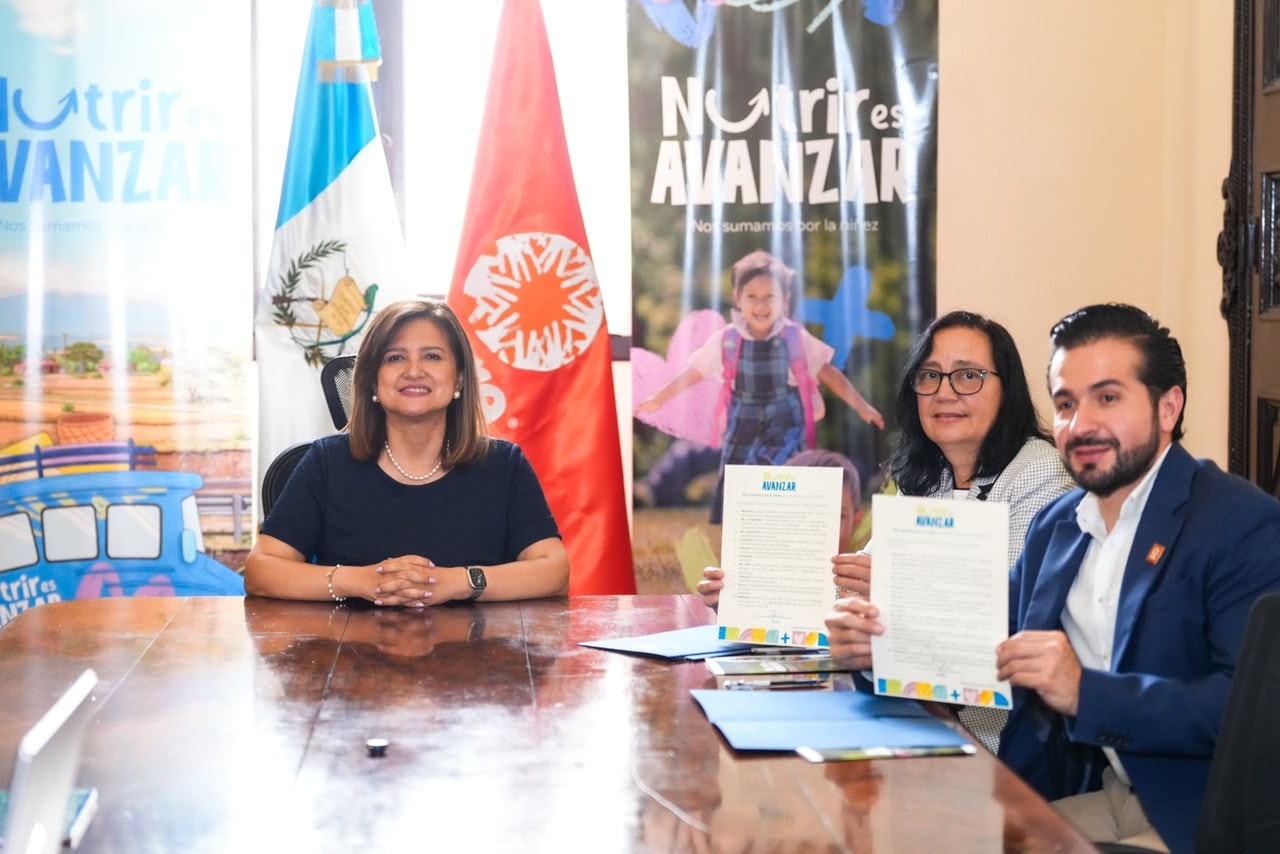 Karin Herrera formalizó la incorporación de CARE Guatemala a la estrategia Nutrir es Avanzar para prevenir y reducir la desnutrición aguda infantil en municipios priorizados.(Vicepresidencia de la República de Guatemala)