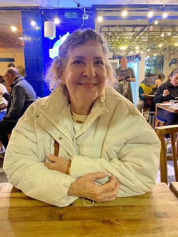 Amparo Jaramillo, de 71 años, se encontraba en Cali junto a su nieta Violeta Guerrero cuando ocurrió el terremoto - crédito red social Facebook