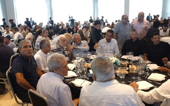 La mesa principal del lanzamiento