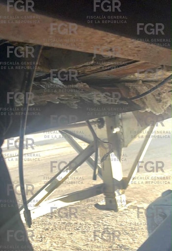 Sentencian a un hombre por viajar con casi 100 kilos de metanfetamina oculta en las ruedas de su camión: iba de Jalisco a Baja California. FGR