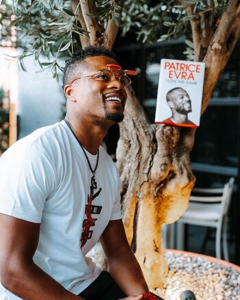 Patrice Evra presentó su autobiografía