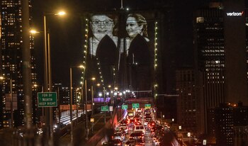 NEW YORK, NY - MARCH 14: Images of New Yorkers lost to the COVID-19 pandemic are projected on to the Brooklyn Bridge on March 14, 2021 in New York City. New York City honors lives lost to COVID-19 on the anniversary of the one year anniversary of the COVID-19 lockdown. Stephanie Keith/Getty Images/AFP (Photo by STEPHANIE KEITH / GETTY IMAGES NORTH AMERICA / Getty Images via AFP)