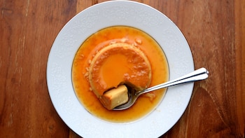 Receta de flan de albaricoque, una versión veraniega y afrutada del postre más tradicional