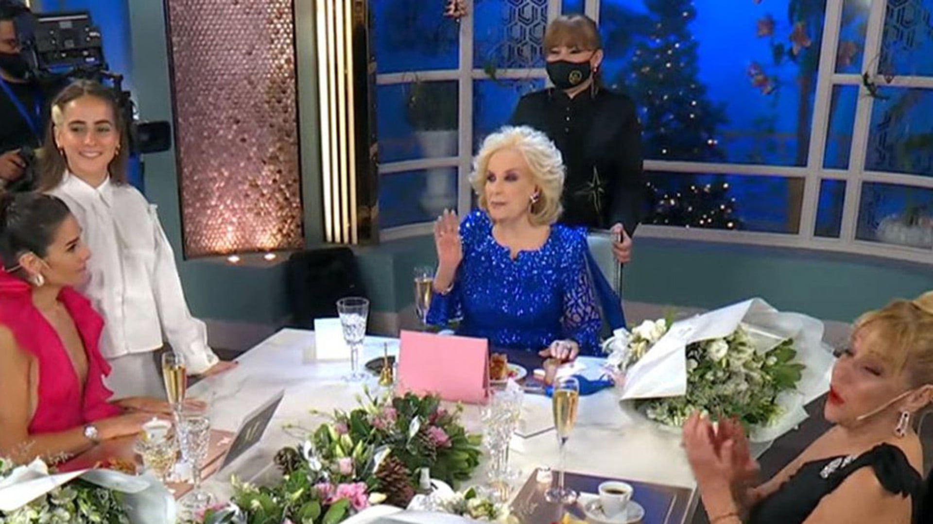 Juana Viale, Ámbar de Benedictis, Mirtha Legrand y Marcela Tinayre: captura de un hecho histórico