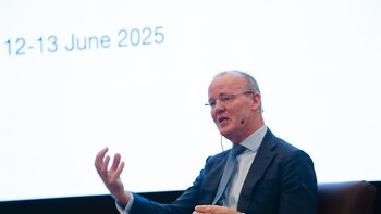 El holandés Knot aventaja al