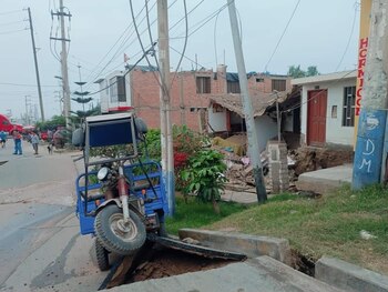 Vehículos también fueron afectados. (Red