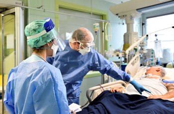 Un paciente en una UCI