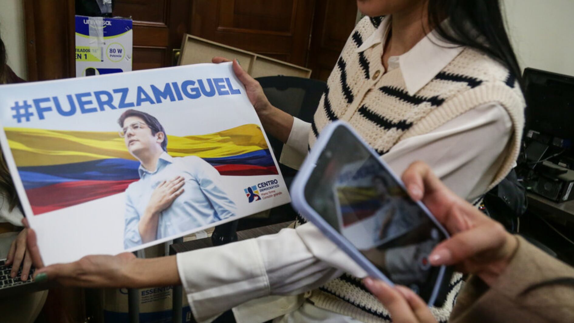 Todo el país permanece a la expectativa en la evolución del senador y precandidato - crédito Catalina Olaya/Colprensa