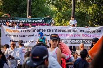 El candidato a la Presidencia de la República fue interrumpido por jóvenes afines a Xóchitl Gálvez
