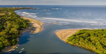 Las corrientes de resaca en playa Tamarindo representan un riesgo incluso para nadadores experimentados y turistas internacionales./Expedia.com