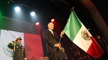 Video: así fue el Grito de Independencia que encabezó Gertz Manero ante mexicanos en Londres