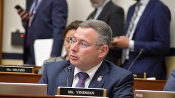 Congresista estadounidense presentó proyecto de ley para extender 18 meses el TPS para salvadoreños