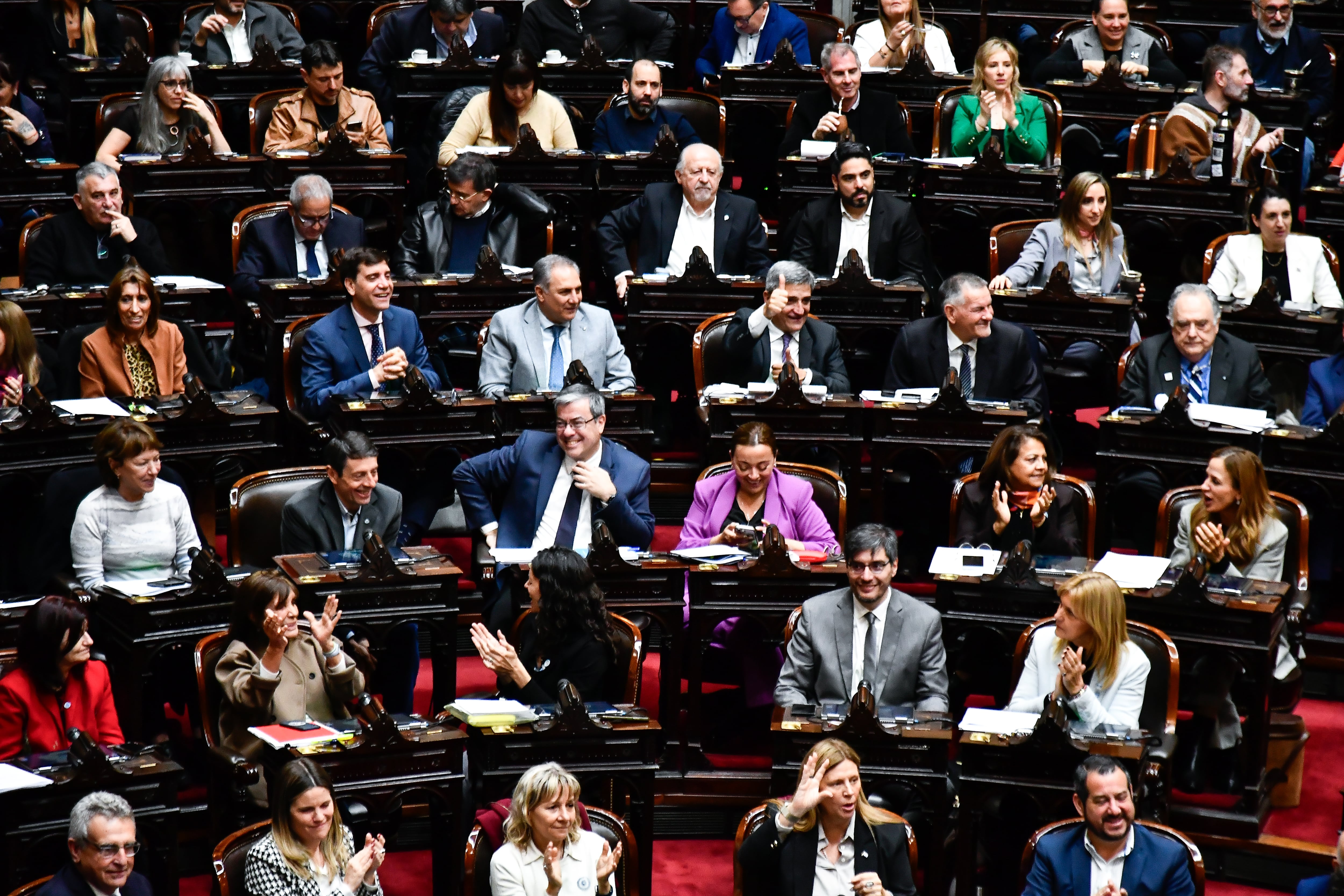 Los emplazamiento lograron 249 votos afirmativos