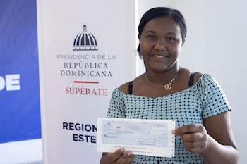 La ayuda económica de RD 7,000 por familia busca mitigar los daños sufridos por los recientes fenómenos climatológicos en varias provincias. (Cortesía: Gobierno de República Dominicana)