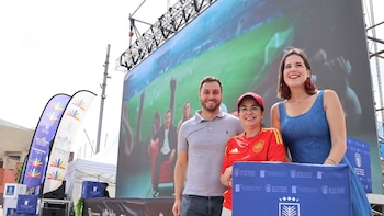Las Palmas de Gran Canaria ultima los preparativos para seguir la final del Mundial entre España y Argentina