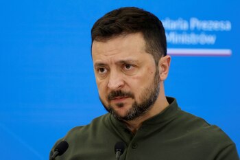 Zelensky celebró los recientes éxitos de sus tropas pero insistió en la importancia de que la comunidad internacional envíe más armamento (REUTERS)
