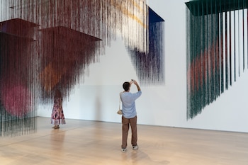 Olga de Amaral deslumbra en