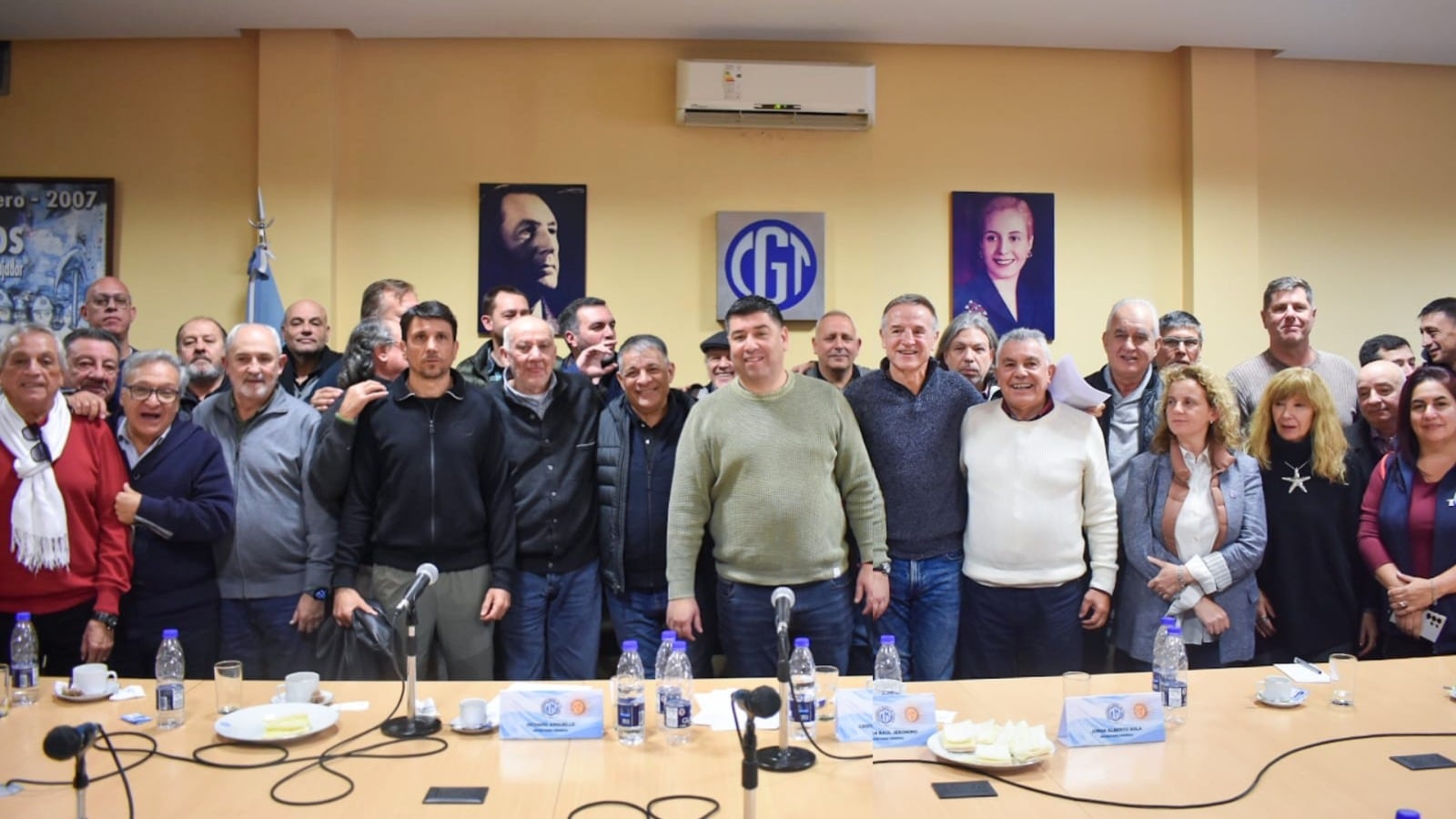 La cúpula de la CGT, tras la reunión con dirigentes de confederaciones sindicales