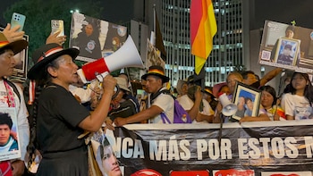 Derechos humanos en Perú “al límite”: informe global denuncia crisis política, ataques a la prensa, y feminicidios impunes