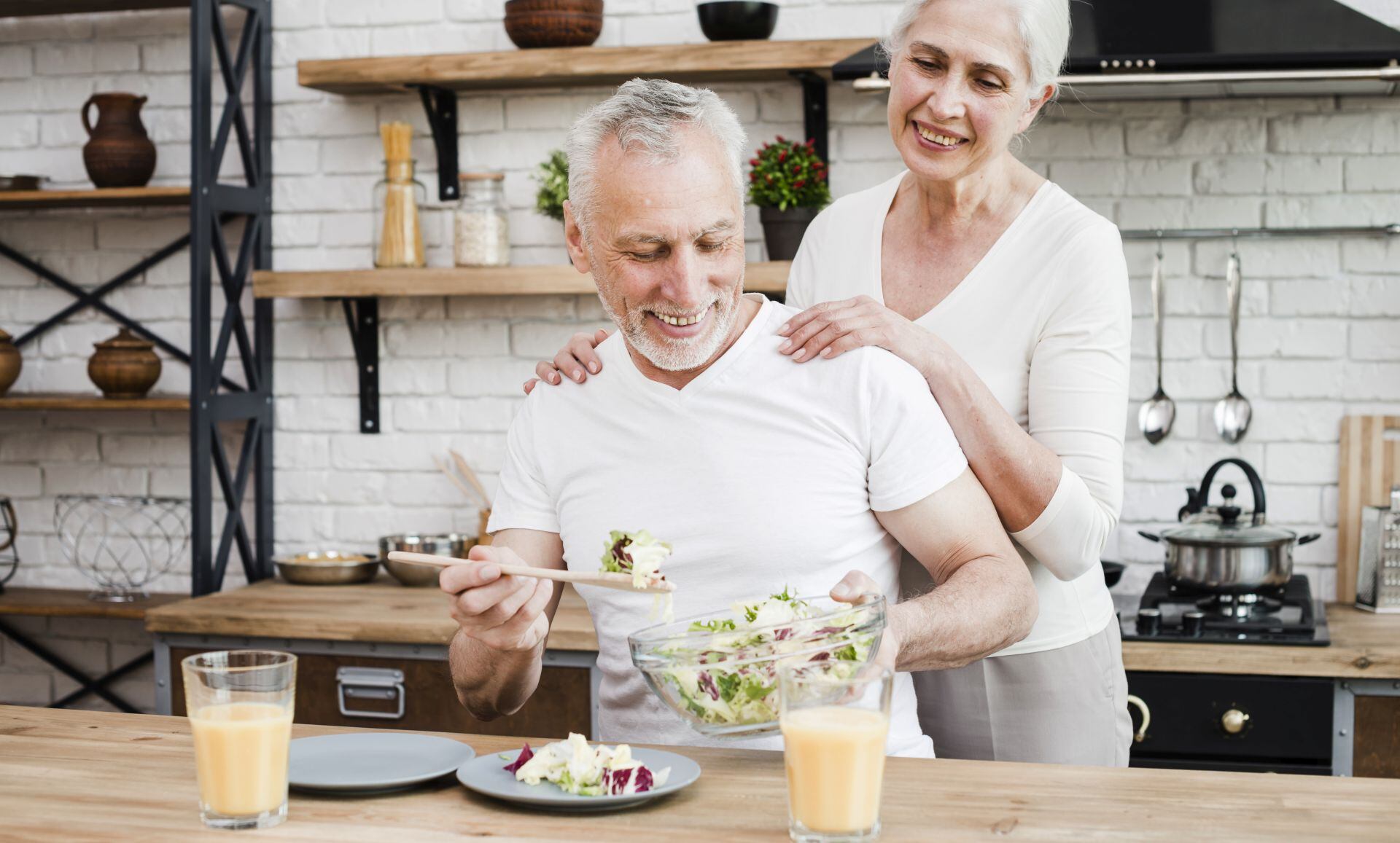 Abandonar la obsesión por la proteína post entrenamiento promueve hábitos alimentarios más sostenibles y efectivos (Freepik)
