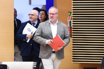 16/03/2026 El diputado de bomberos de la Diputación de Valencia Avelino Mascarell Peiró a su llegada a la Comisión de Investigación sobre la gestión de la crisis derivada de la DANA que tuvo lugar el 29 de octubre de 2024, a 16 de marzo de 2026, en Madrid (España). La comisión de investigación del Congreso sobre la gestión de la DANA del 29 de octubre de 2024 interroga a Avelino Mascarell, diputado responsable del Consorcio Provincial de Bomberos de Valencia, sobre las decisiones operativas en el Cecopi y la retirada de efectivos en el Barranco del Poyo el día de la riada.
POLITICA
Gustavo Valiente - Europa Press