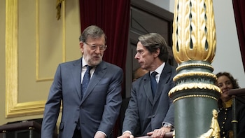 Aznar se va del Congreso antes de que acabe el Papa por tener un vuelo comprometido