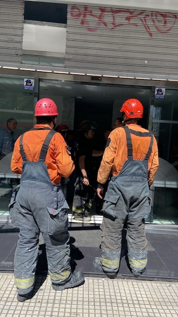 Se desplomó un ascensor en un edificio que funciona como anexo del Ministerio de Salud de la Nación: hay cuatro heridos