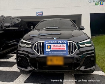 Los operativos se llevaron a cabo en Bogotá, Cali, Palmira y Jamundí con el apoyo de la DEA y la Policía Nacional para combatir el narcotráfico y lavado de dinero - crédito @FiscaliaCol / X