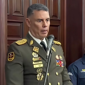 El ahora Comandante General de la Guardia Nacional MG Juan Ernesto Sulbarán Quintero era el superior del GD Vidal Francisco Coraspe.