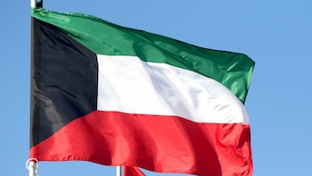 Kuwait denuncia un incendio en un "complejo residencial" por la última oleada de ataques de Irán