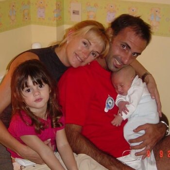 Yanina y Diego con Lola