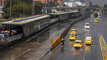 Recaudo prepago en El Dorado: la propuesta para beneficiar a usuarios que desató el paro de taxistas en Bogotá