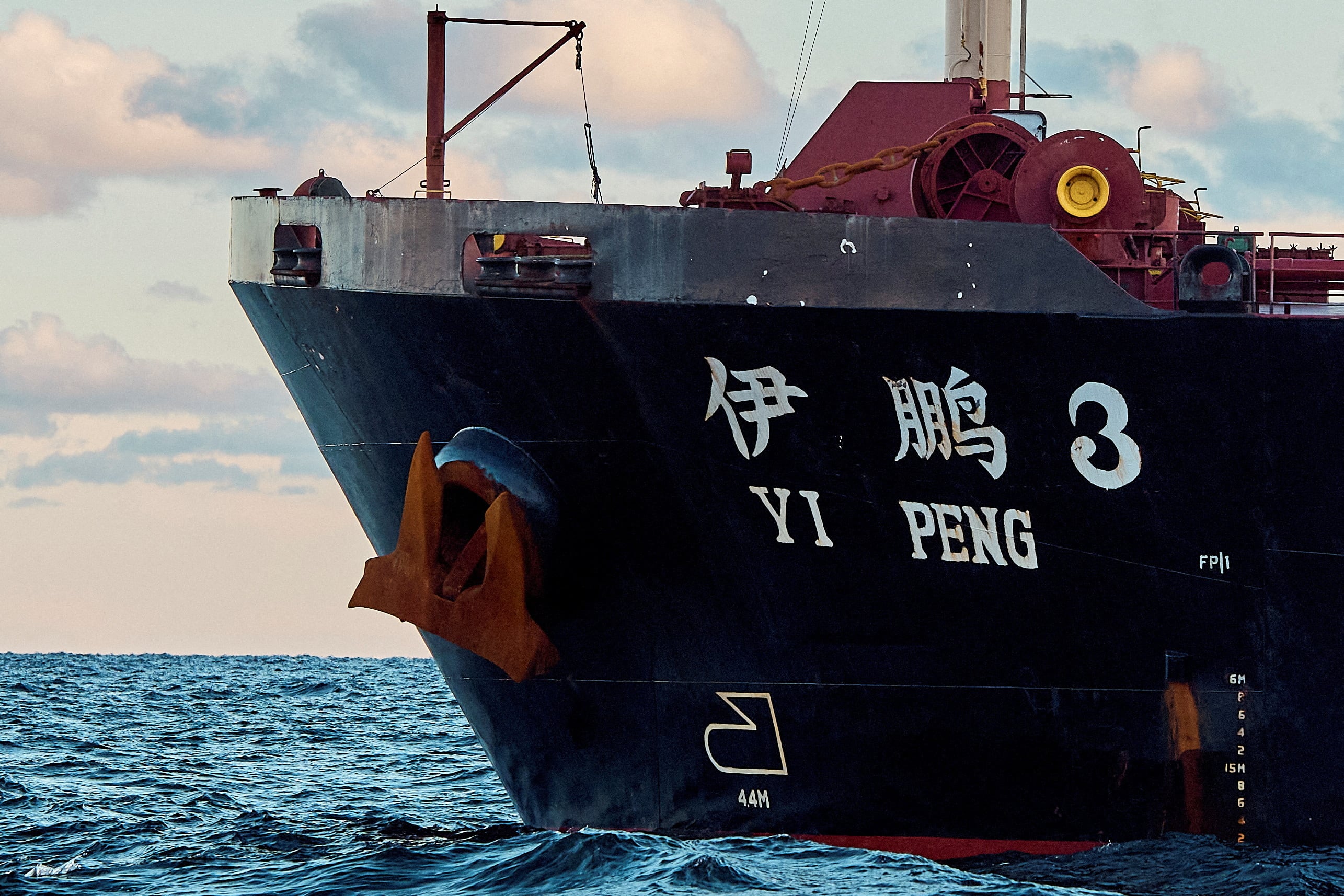 El buque chino Yi Peng 3 fue señalado por el corte de dos cables en el mar Báltico, en noviembre de 2024 (Mikkel Berg Pedersen/Ritzau Scanpix/via REUTERS)