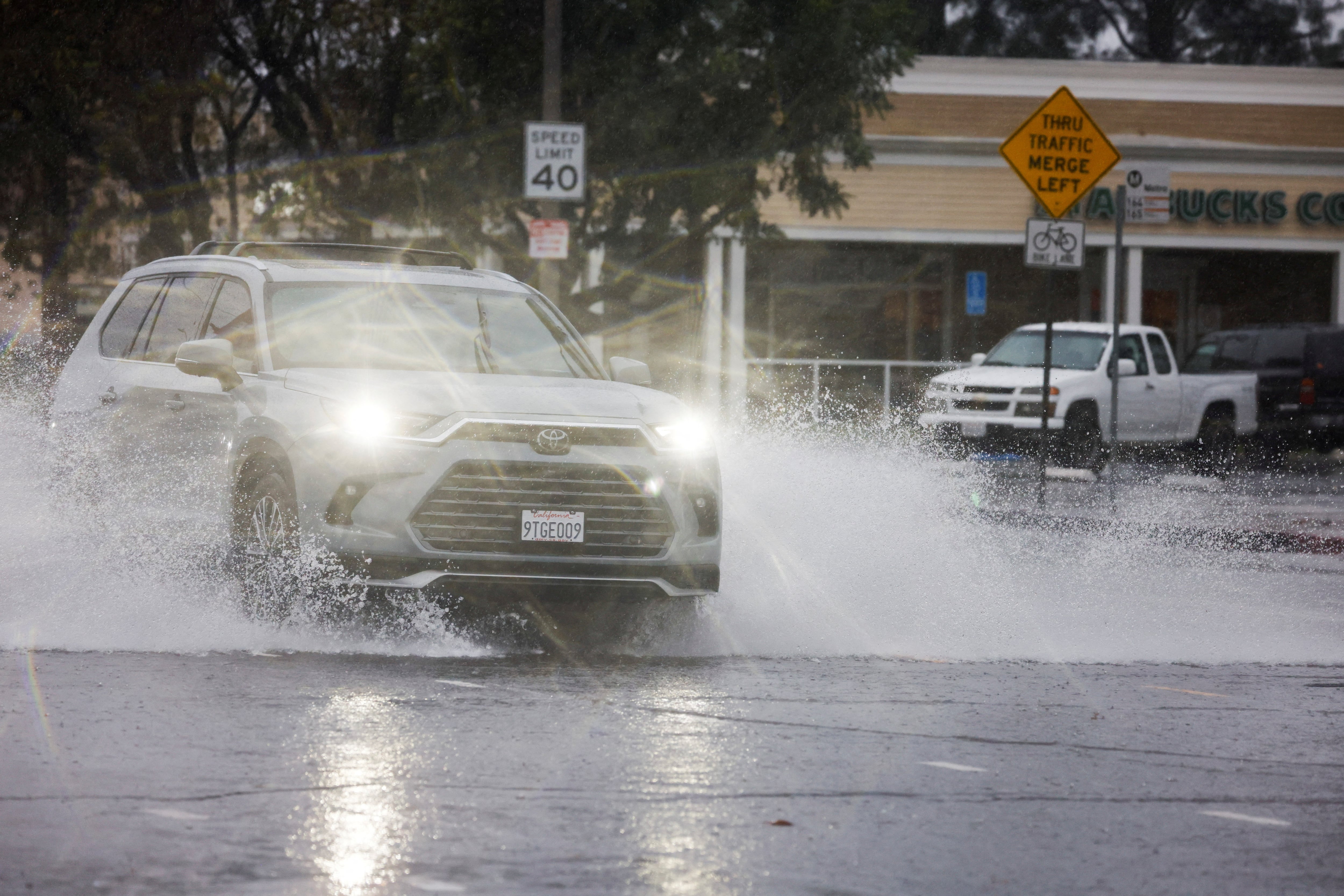 El pronóstico estacional de la NOAA para temperatura y lluvias en Estados Unidos muestra probabilidades por encima, cerca o por debajo de los valores climáticos de 1991-2020, no certezas meteorológicas. (REUTERS/Jill Connelly)