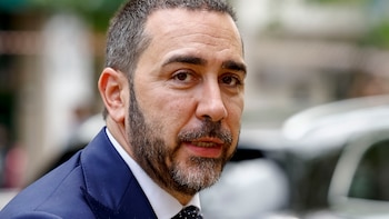 Víctor de Aldama responde desde el banquillo, en pleno interrogatorio a Koldo García, a una publicación de Óscar Puente en X: “El que da ASCO eres tú”