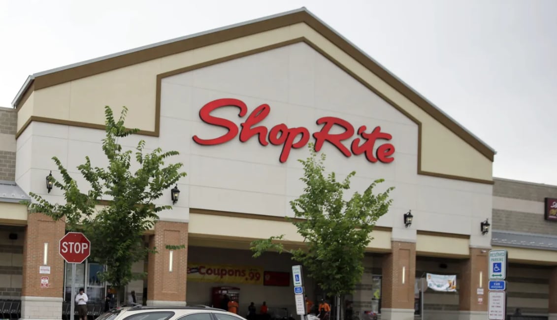 Un recién nacido fue hallado en el baño de empleados de un ShopRite de White Plains y fue trasladado al White Plains Hospital en condición estable (Rourke/AP)