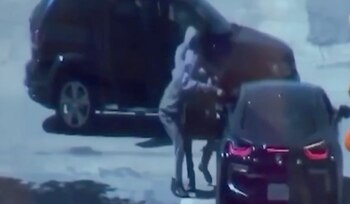 Momento en que le pegan