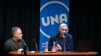 Pedro Aznar afirmó en la Universidad Nacional de las Artes que vivir en "modo supervivencia" bloquea la creación y dificulta hacer música