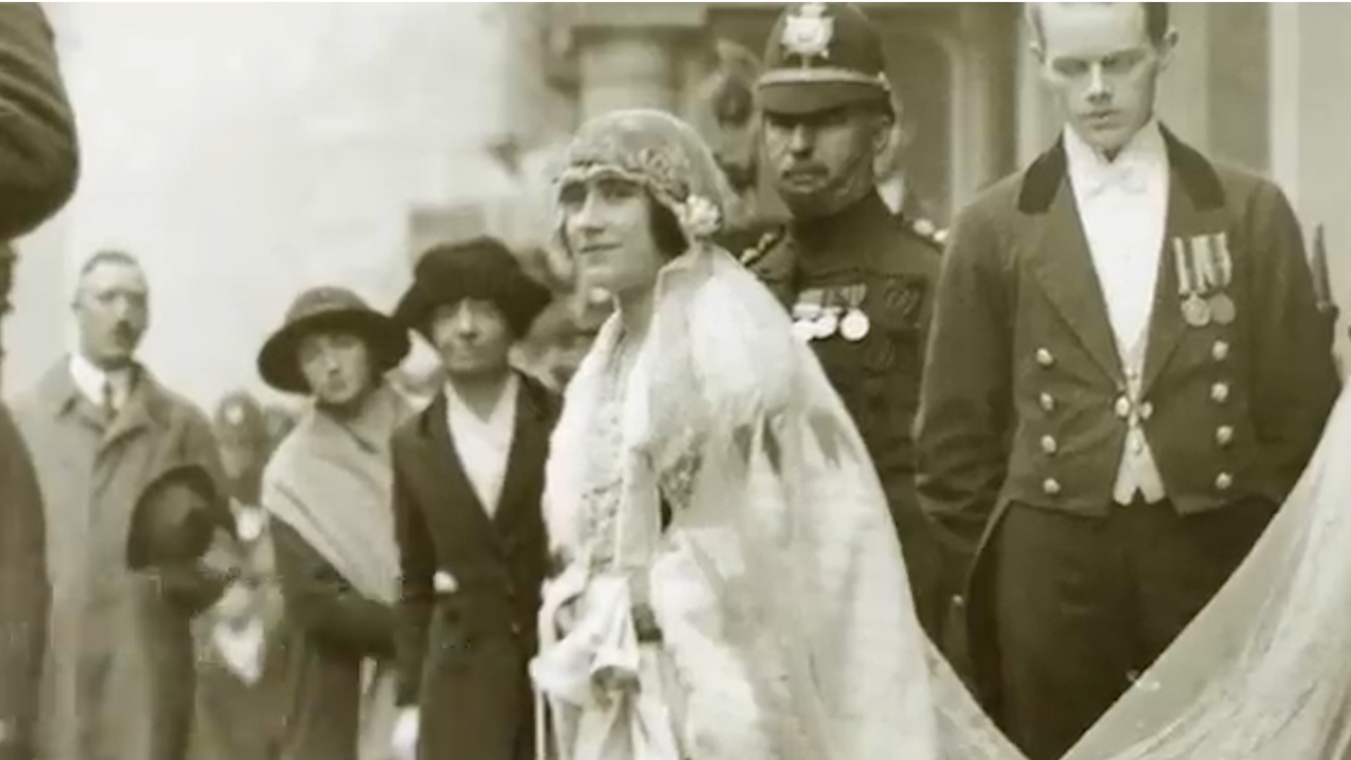Foto del casamiento de la Isabel, la Reina Madre, en 1923. Nerissa ya tenía 4 años y no fue invitada
