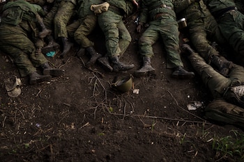 Los cuerpos de 11 soldados