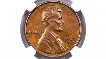 Moneda estadounidense de cobre de 1969 con el perfil de Abraham Lincoln y las inscripciones Liberty e In God We Trust.