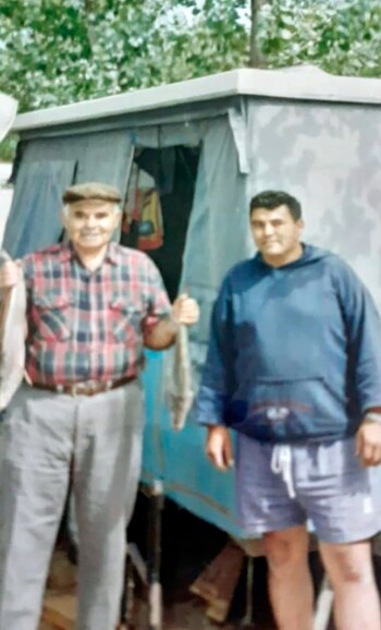 Martín Falcón y su hijo,