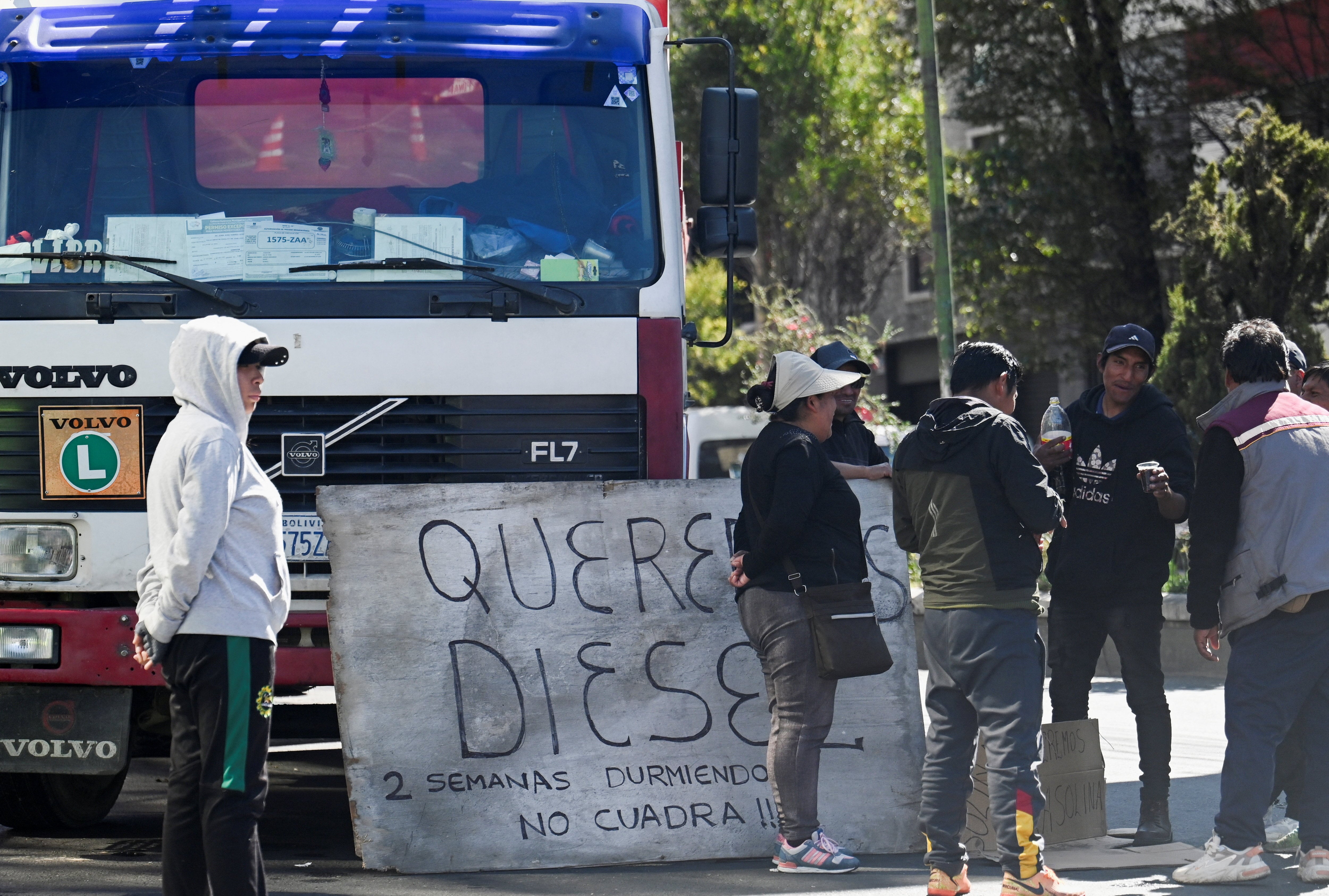 Choferes protestan por la falta de diésel en Bolivia, semanas antes de la nivelación del precio para los grandes consumidores (REUTERS/Claudia Morales)